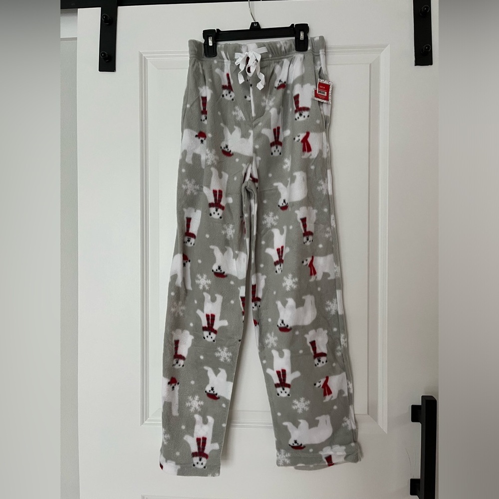 Fleece pajama pants with polar bears.